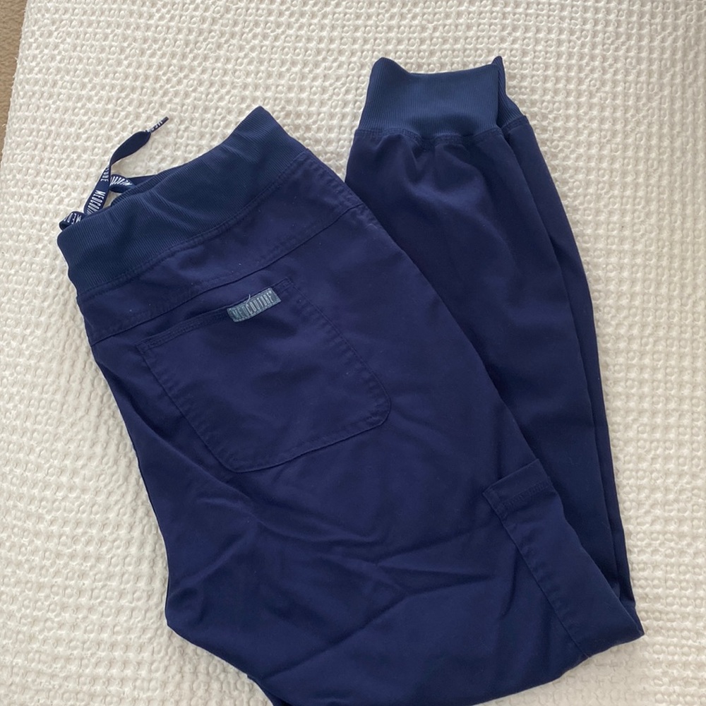 EUC Med Couture jogger style scrub bottoms
